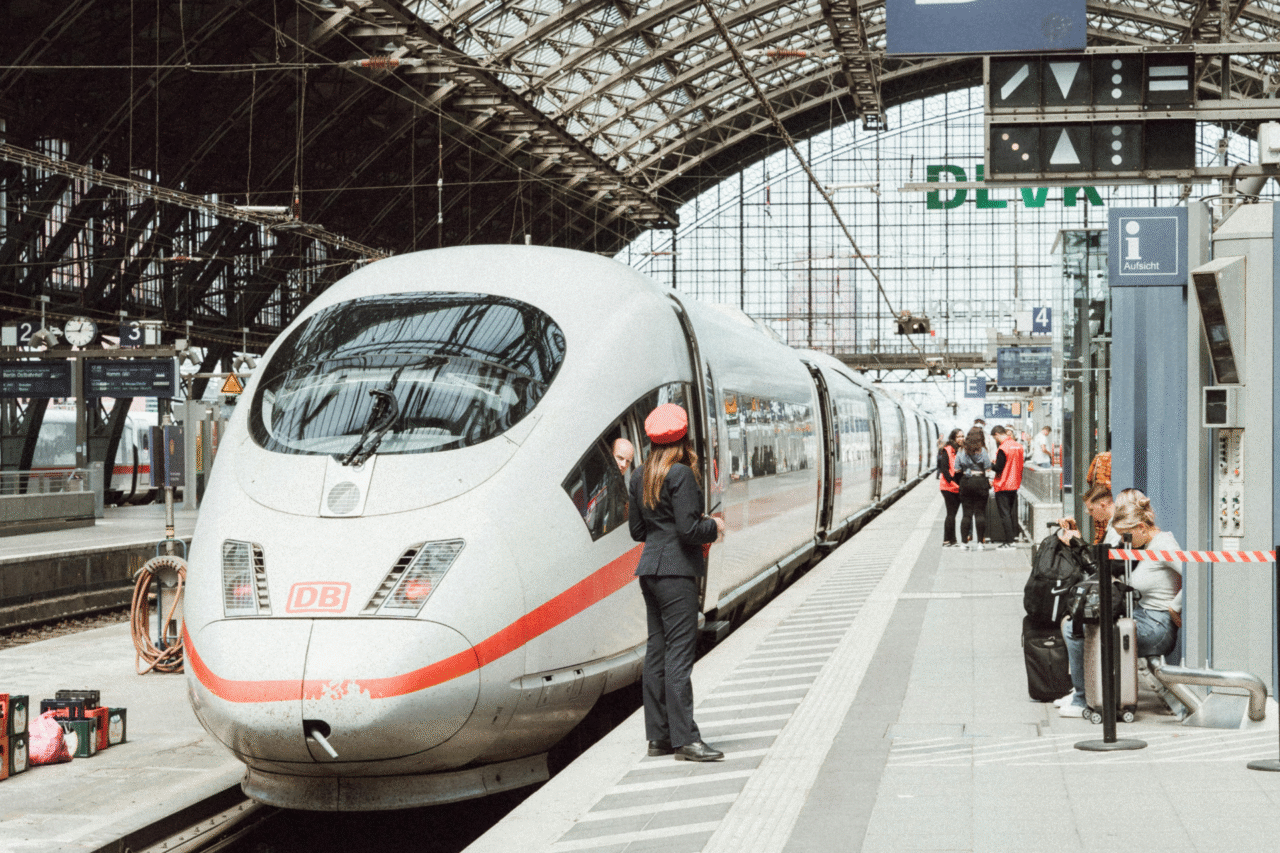 Ataque com faca em trem rumo a Londres deixa dez feridos 32 Ataque com faca em trem rumo a Londres deixa dez feridos