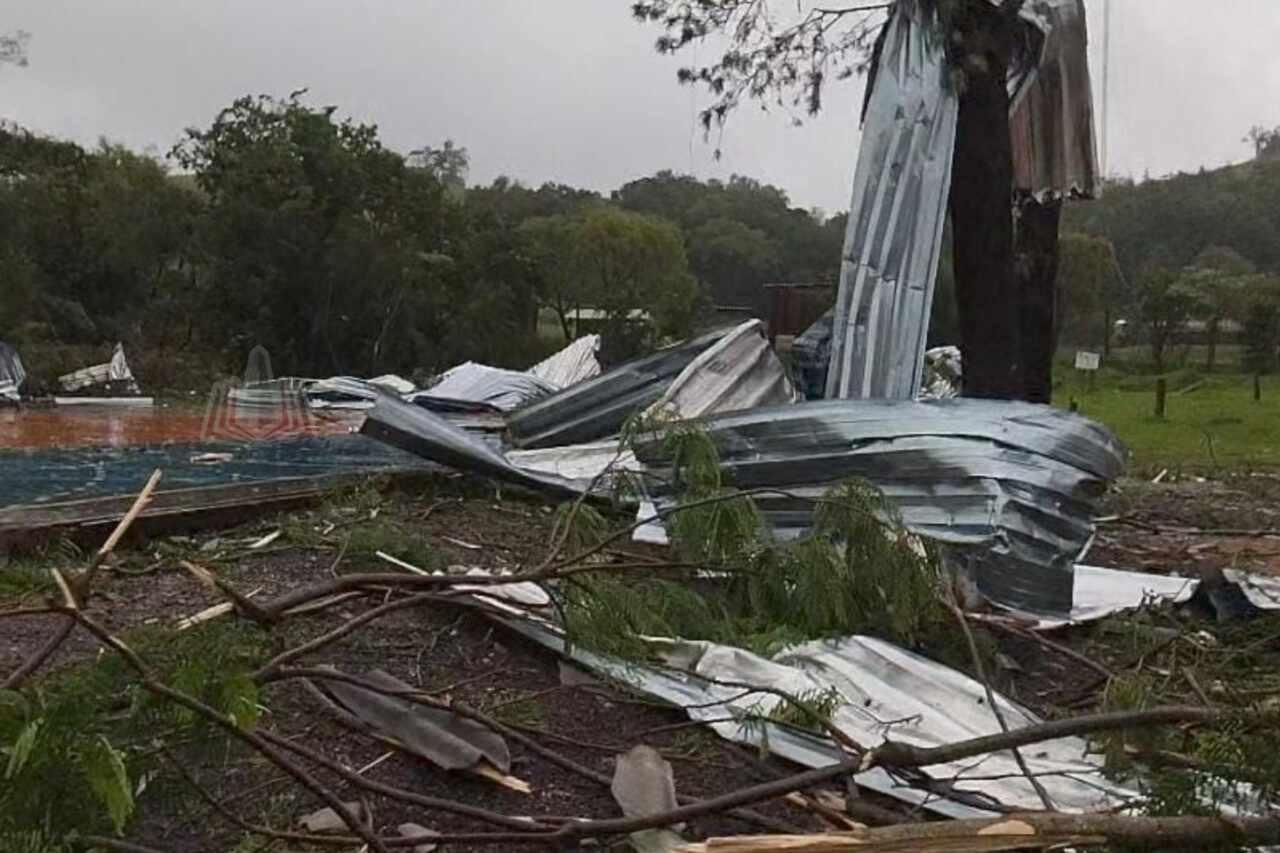 Segundo as informações, na casa havia 8 argentinos que estariam no local à trabalho, dois deles ficaram feridos