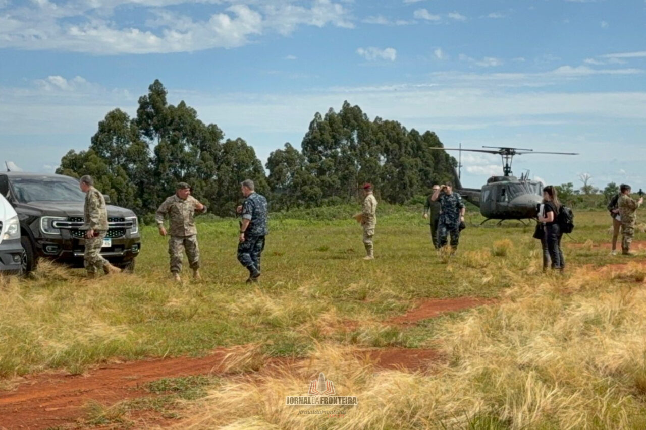 Comando das Forças Armadas Argentina está no Exército de Bernardo de Irigoyen em tratativas de operação na fronteira 3 Objetivo da visita do comando é tratar das medidas de reforço na fronteira após alertas sobre movimentação de faccionados vindos do Rio de Janeiro