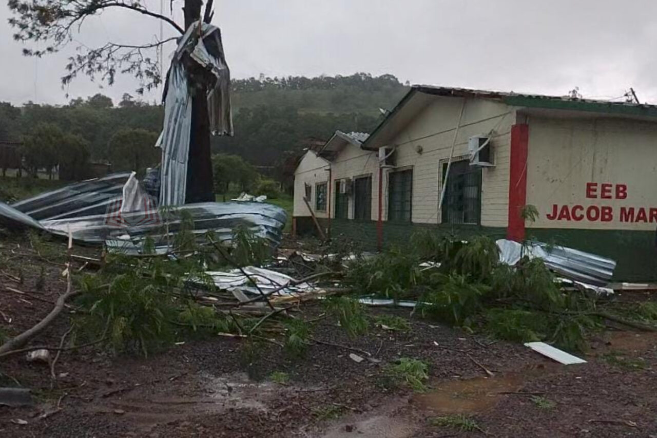 Segundo as informações, na casa havia 8 argentinos que estariam no local à trabalho, dois deles ficaram feridos