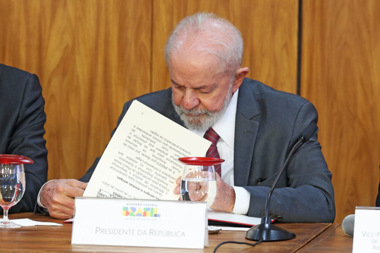 Lula cria 300 cargos comissionados no STJ com custo de R$ 17,49 milhões em 2026 3 O projeto foi sancionado pelo presidente Luiz Inácio Lula da Silva, na última sexta-feira (14), após aprovação na Câmara dos Deputados e no Senado Federal