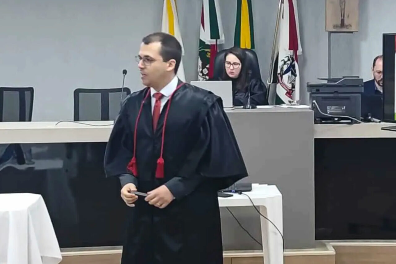 Mulher acusada de tentar matar a ex-companheira é condenada a 7 anos de prisão 3 Mulher foi condenada em Tribunal do Júri realizado nesta sexta-feira, em Dionísio Cerqueira. Caso é de outubro de 2023