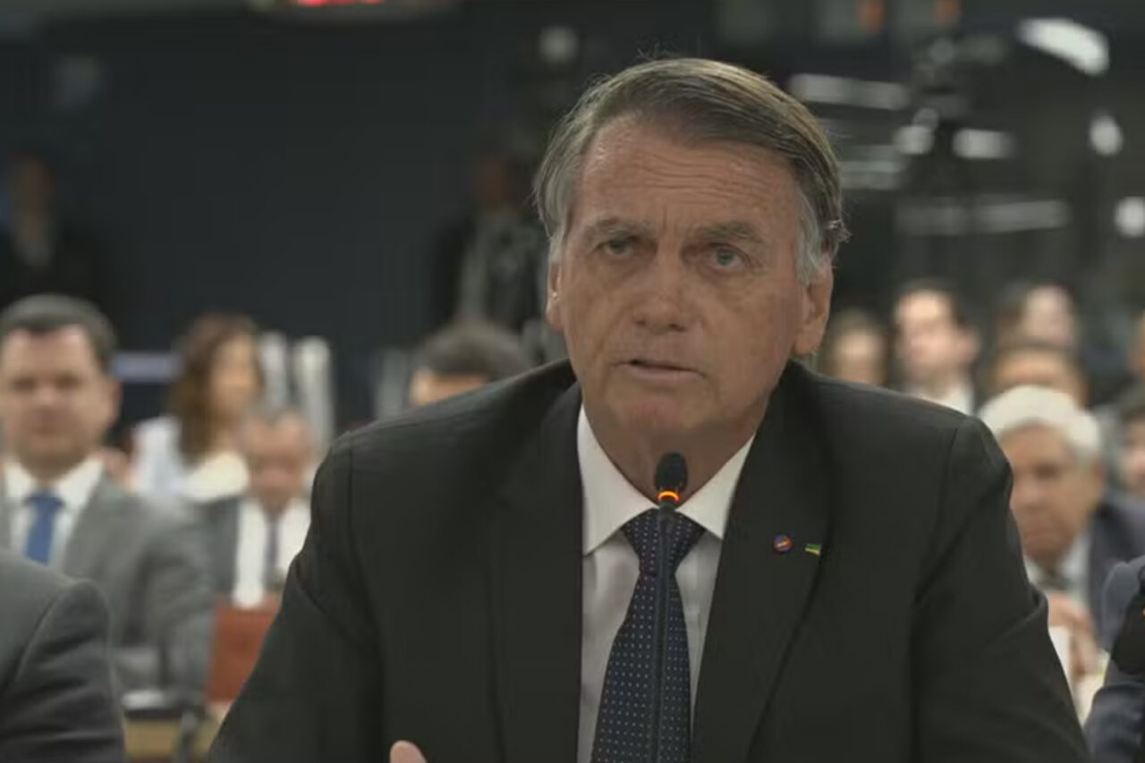 Procedimento é obrigatório e deve ocorrer por videoconferência, na Superintendência Regional da Polícia Federal; Bolsonaro foi detido na manhã de sábado por ordem de Alexandre de Moraes