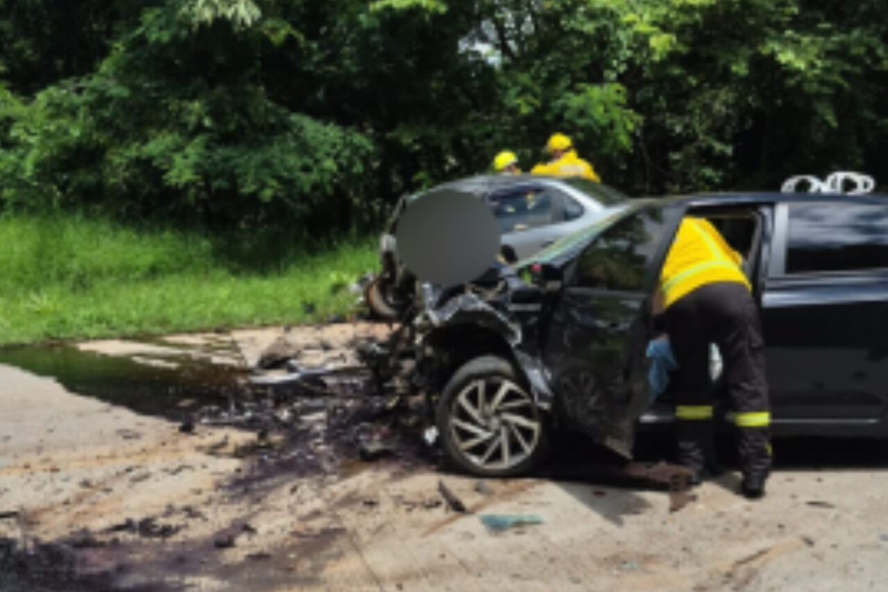 Mulher morre em grave acidente entre dois carros e caminhão na BR 163, em São José do Cedro 1 tyub6