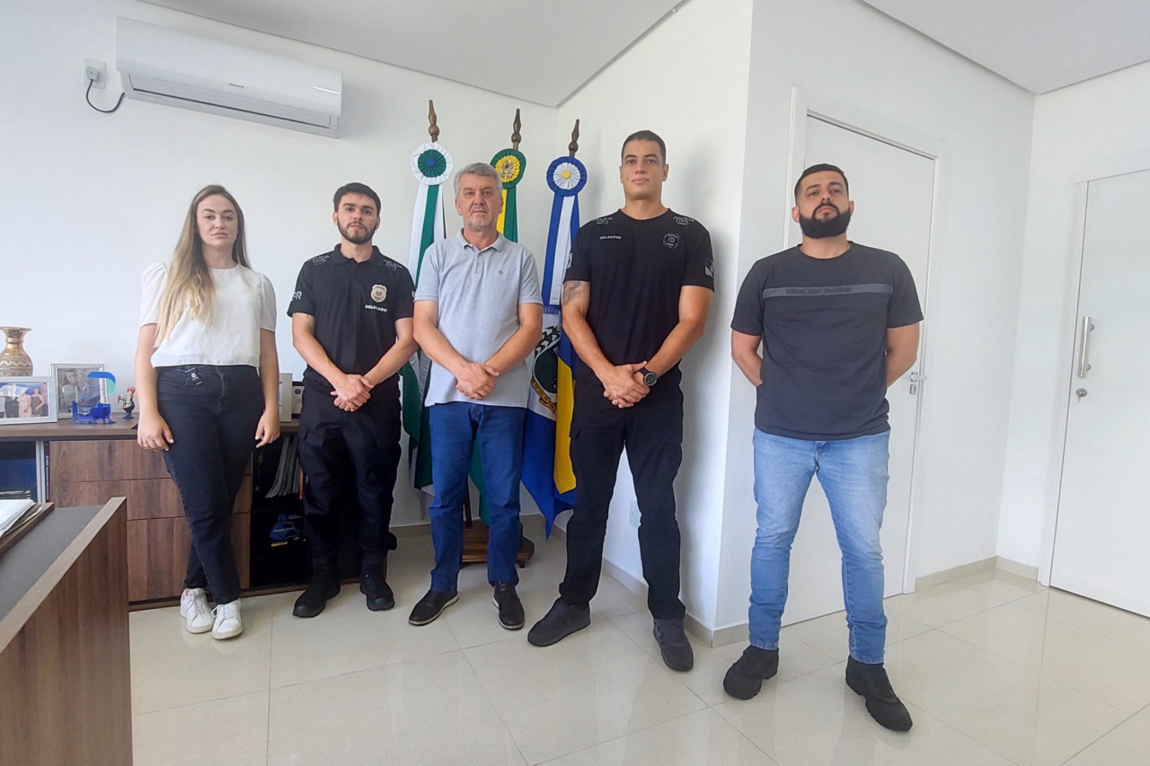 Prefeito de Bom Jesus do Sul recebe delegados da Polícia Civil 8 Heloisa L 16 3