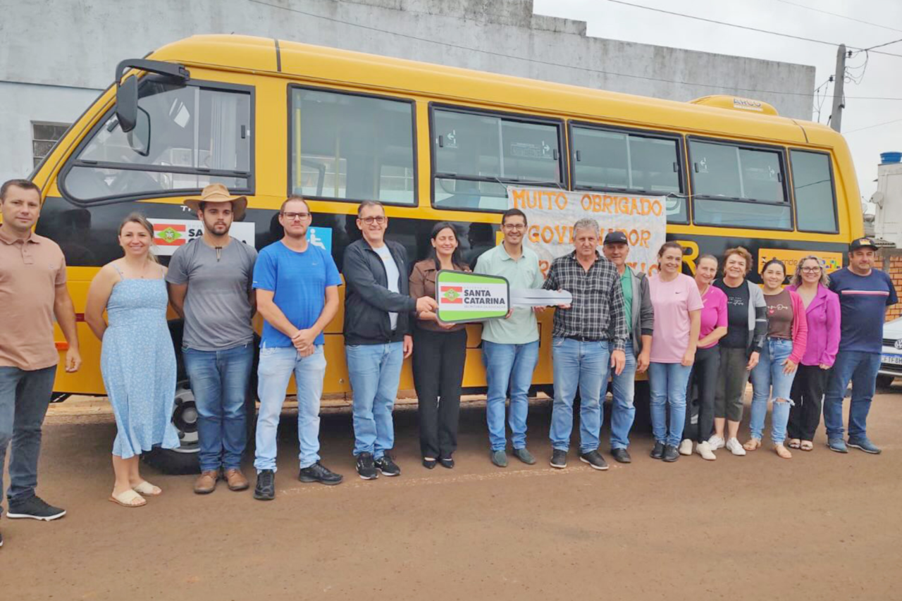 Guarujá amplia frota escolar com ônibus 0 km entregue pelo Governo do Estado 3 Heloisa L 21 3