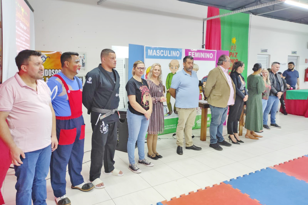 CRAS e CREAS encerram 2025 com festa, em Barracão 3 CRAS e CREAS encerram 2025 com festa, em Barracão