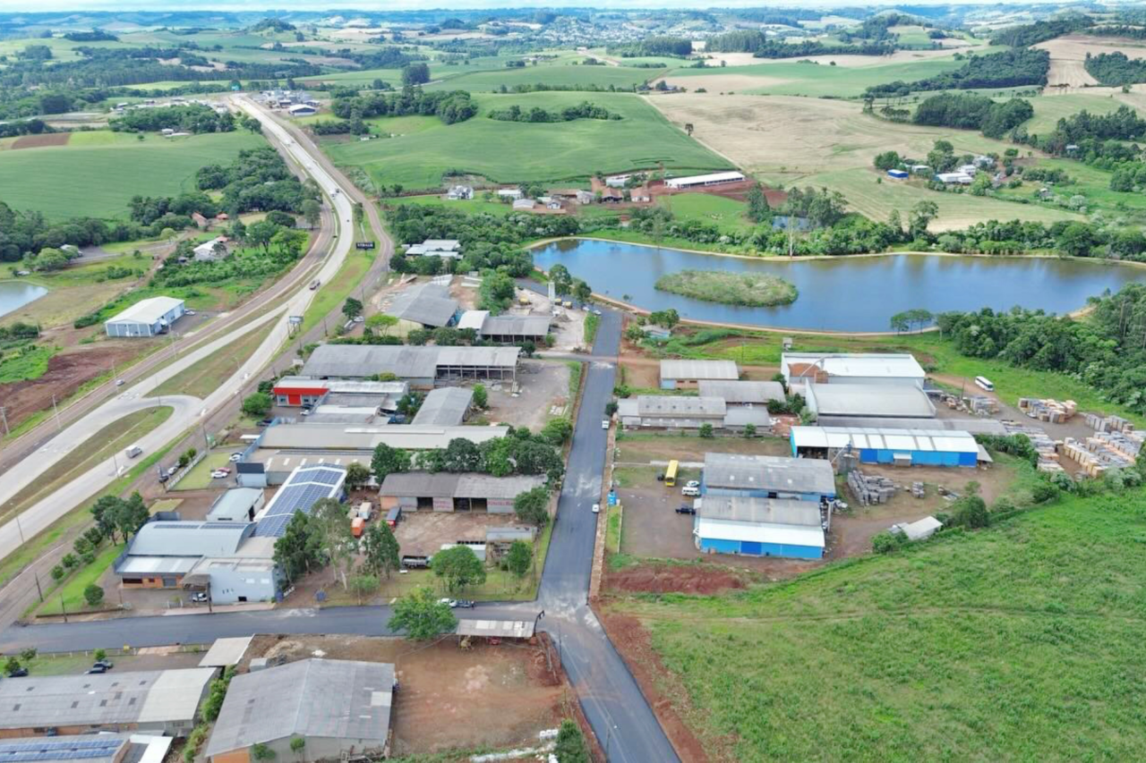 Concluídas as obras de pavimentação asfáltica Parque Industrial Dr. Neme 3 Concluídas as obras de pavimentação asfáltica Parque Industrial Dr. Neme