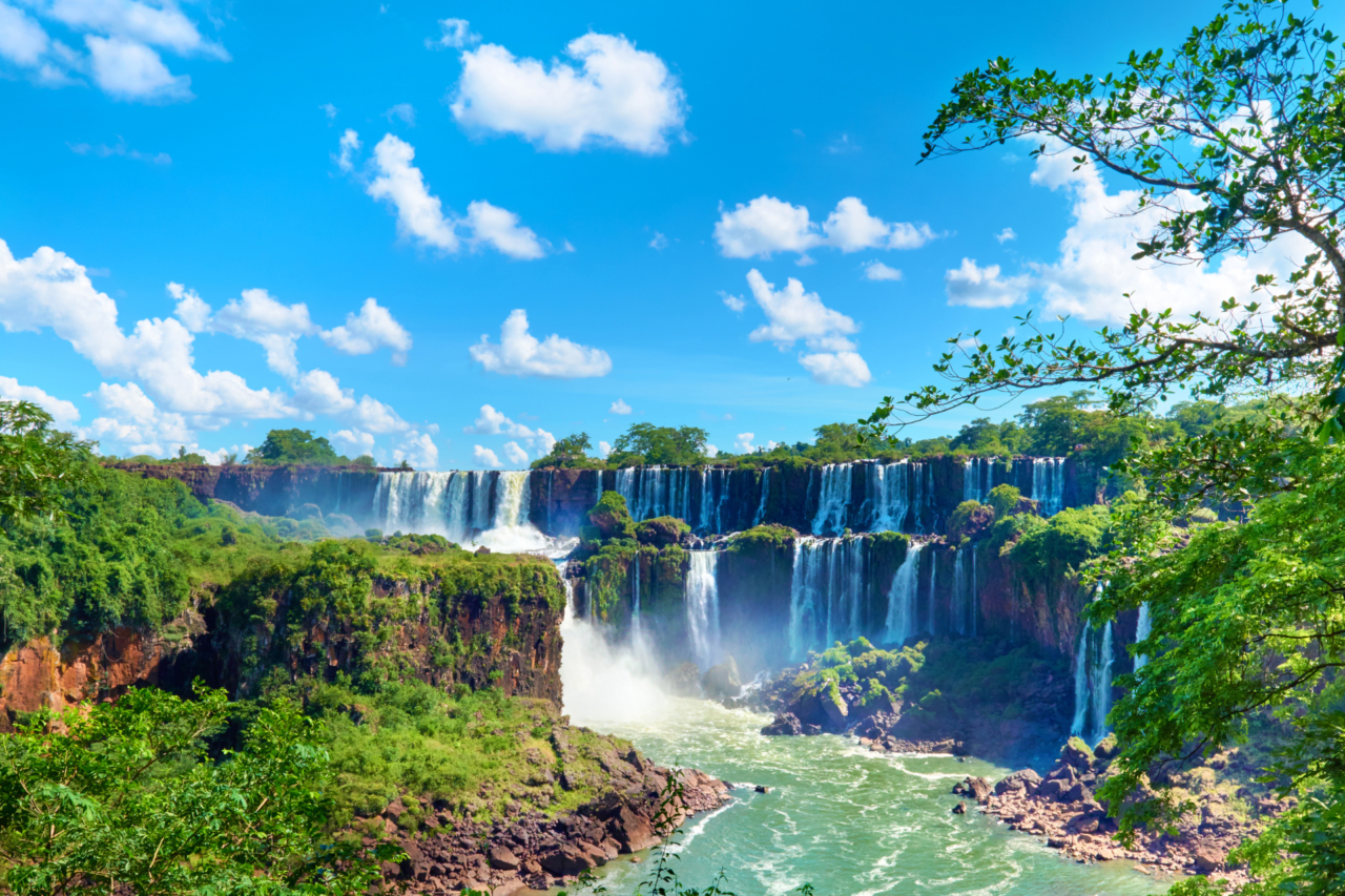 Cataratas do Iguaçu batem recorde histórico com quase 200 mil visitantes em novembro de 2025