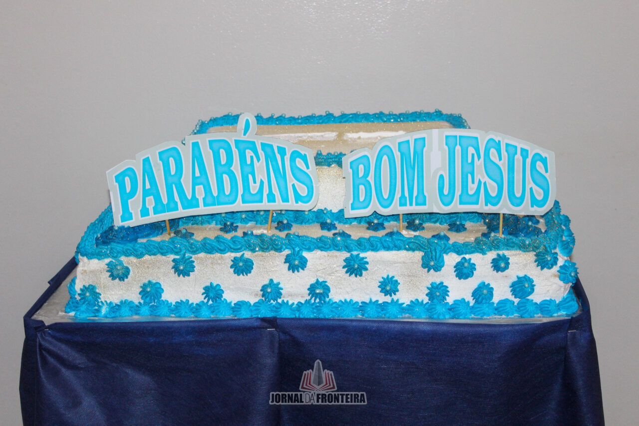 Durante o evento de comemoração aconteceu a abertura da programação de Natal, acendimento das luzes, corte do bolo e chegada do Papai Noel