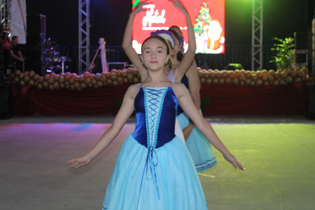 Barracão celebra 73 anos na Praça Clevelândia com acendimento das luzes de Natal 105 IMG 6525