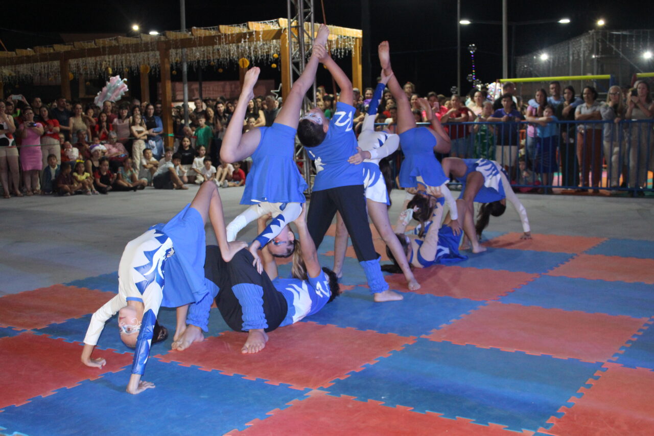 Barracão celebra 73 anos na Praça Clevelândia com acendimento das luzes de Natal 83 IMG 6550