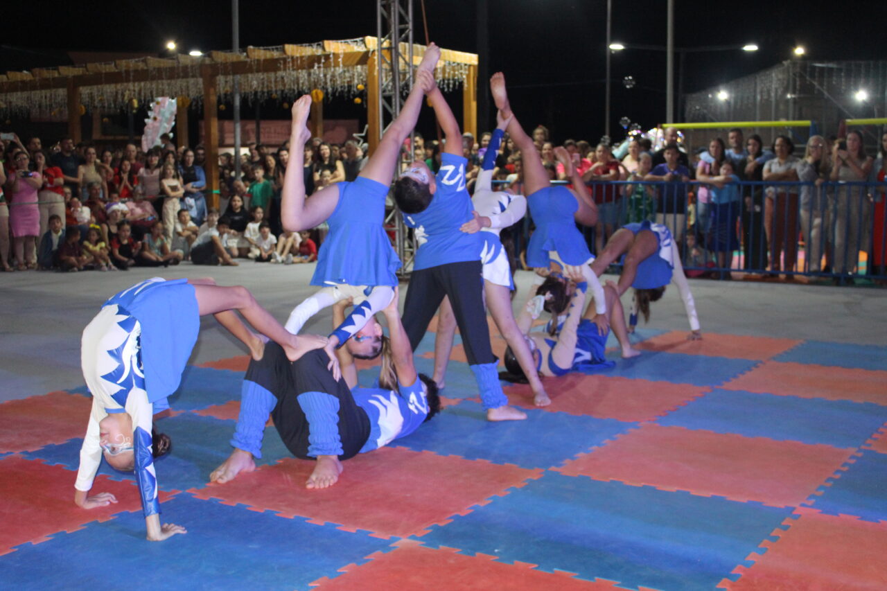 Barracão celebra 73 anos na Praça Clevelândia com acendimento das luzes de Natal 82 IMG 6551