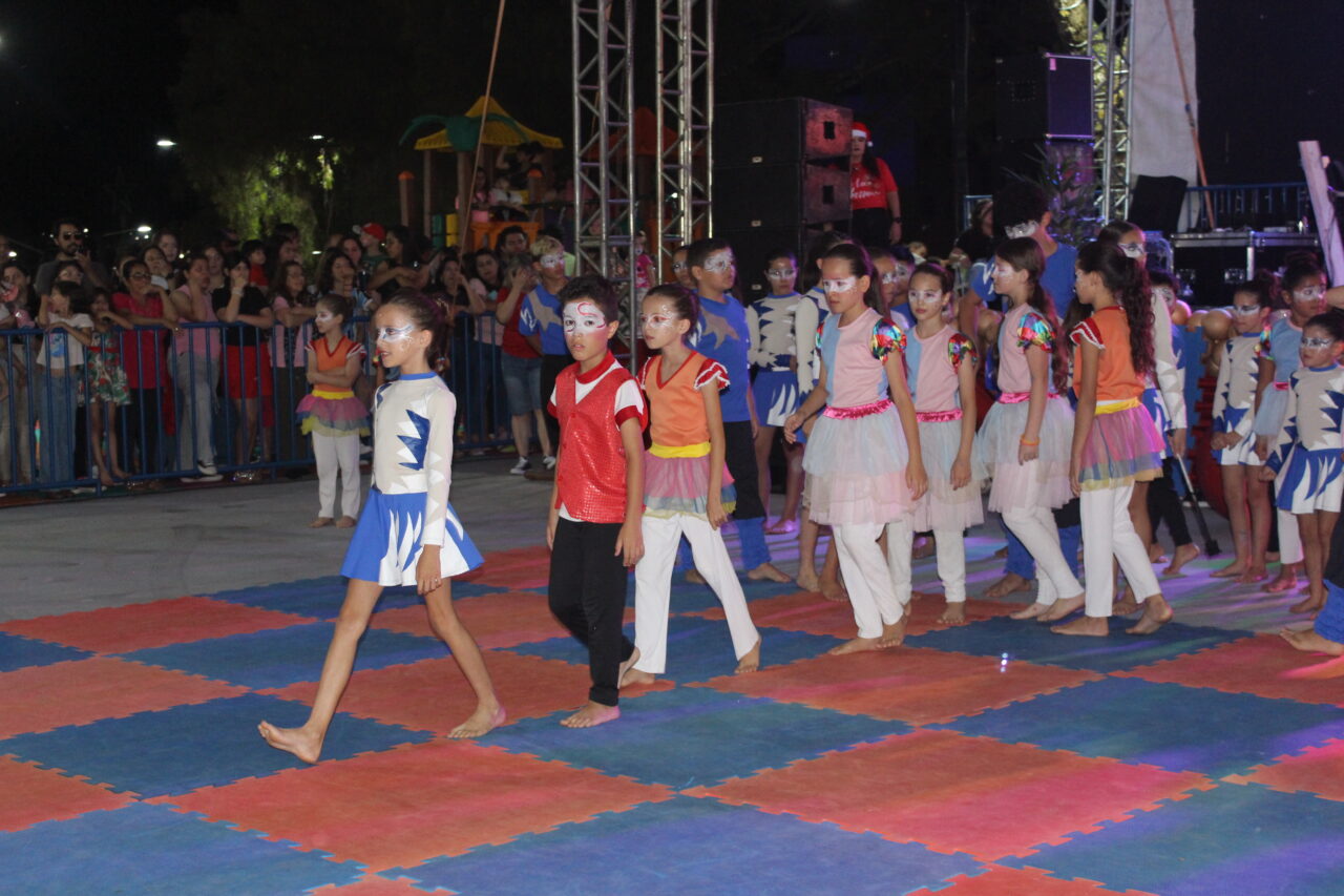 Barracão celebra 73 anos na Praça Clevelândia com acendimento das luzes de Natal 72 IMG 6562