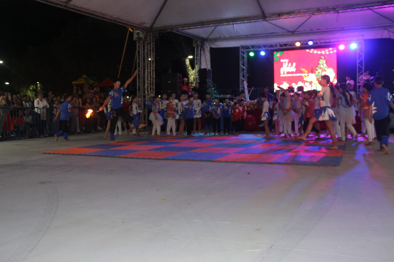 Barracão celebra 73 anos na Praça Clevelândia com acendimento das luzes de Natal 69 IMG 6565