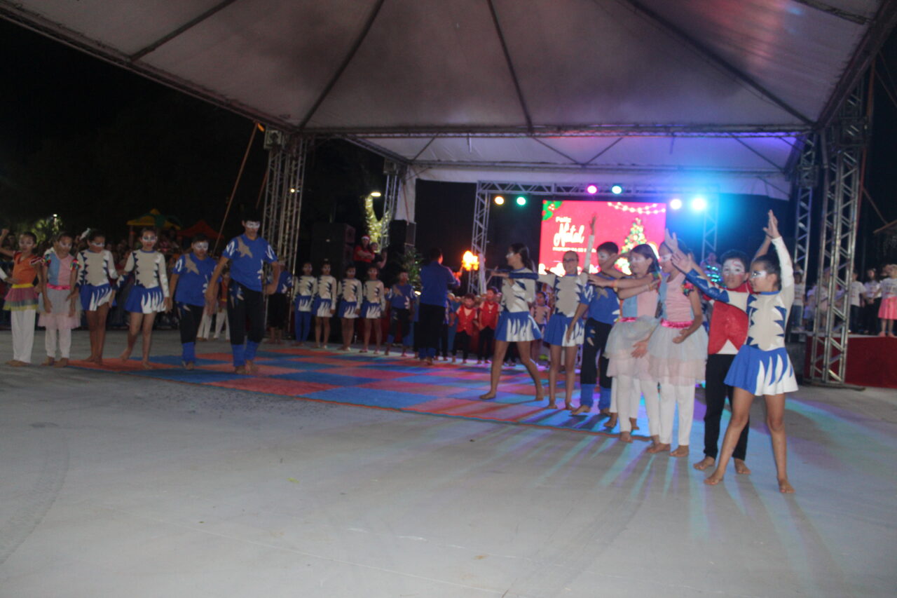Barracão celebra 73 anos na Praça Clevelândia com acendimento das luzes de Natal 57 IMG 6577