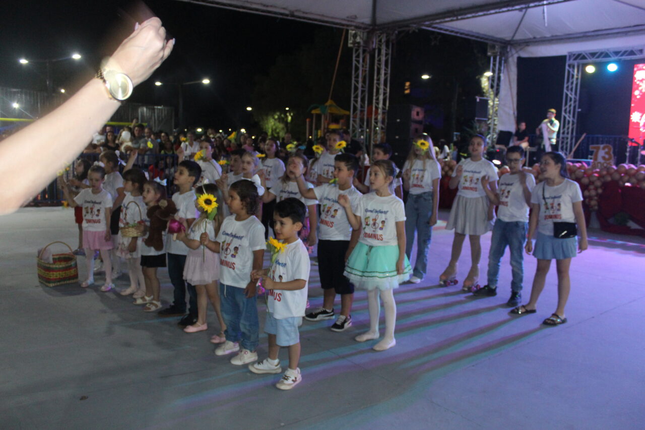 Barracão celebra 73 anos na Praça Clevelândia com acendimento das luzes de Natal 54 IMG 6580