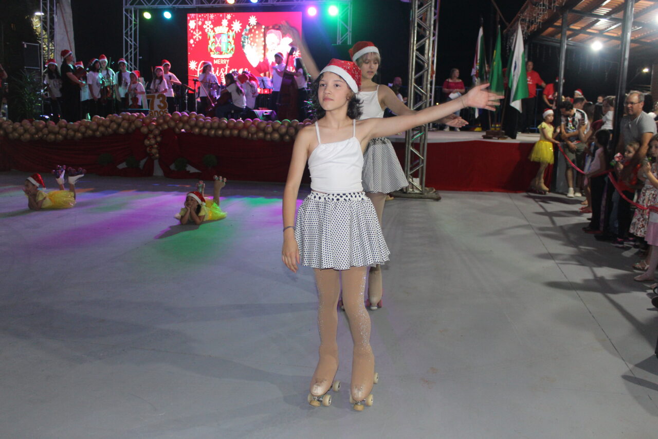 Barracão celebra 73 anos na Praça Clevelândia com acendimento das luzes de Natal 50 IMG 6585