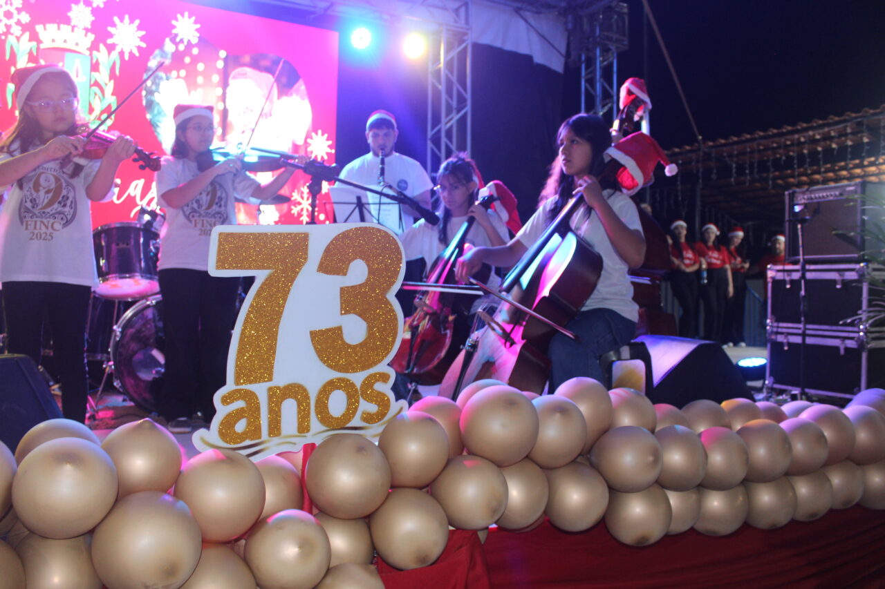Barracão celebra 73 anos na Praça Clevelândia com acendimento das luzes de Natal 41 IMG 6602