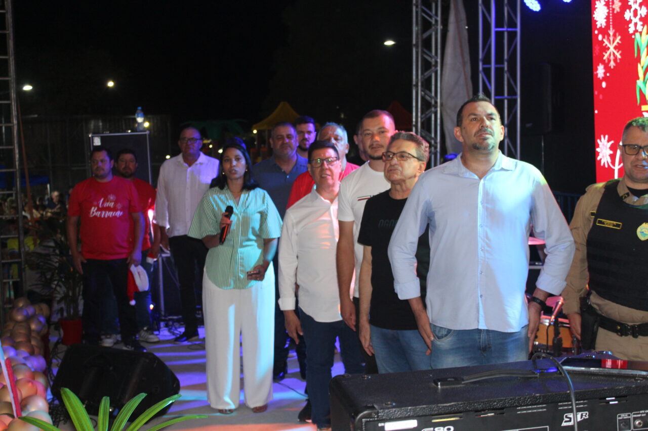 Barracão celebra 73 anos na Praça Clevelândia com acendimento das luzes de Natal 30 IMG 6613
