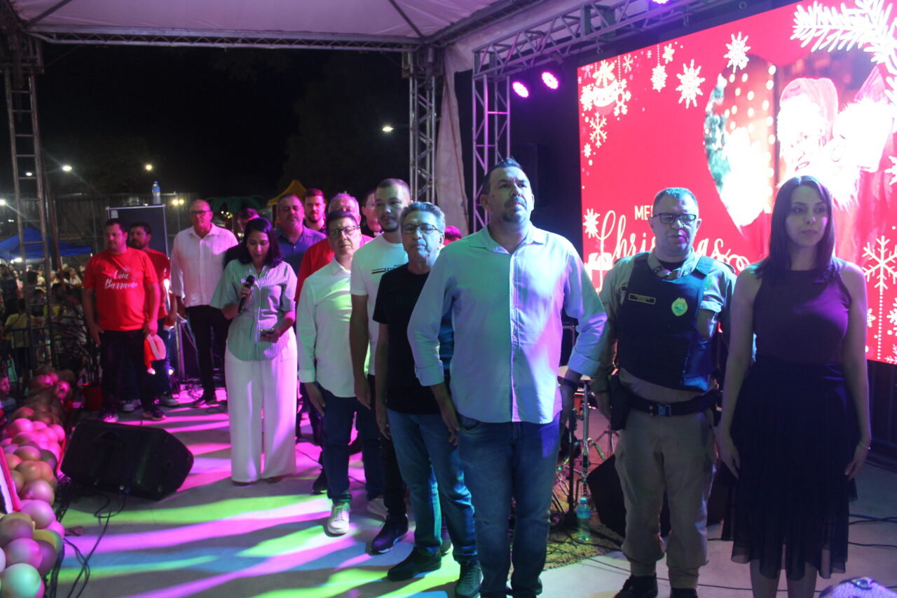Barracão celebra 73 anos na Praça Clevelândia com acendimento das luzes de Natal 29 IMG 6615