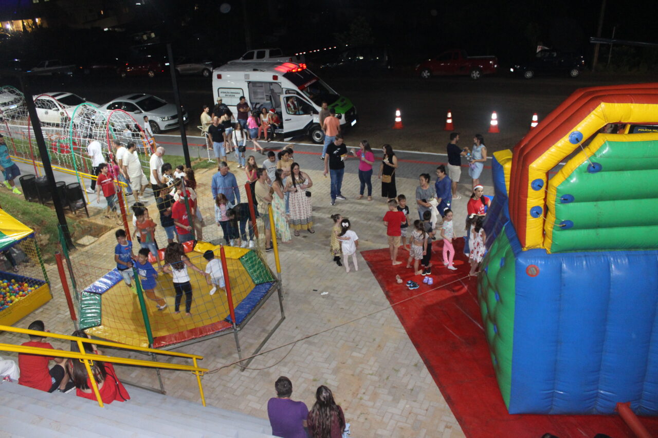 Barracão celebra 73 anos na Praça Clevelândia com acendimento das luzes de Natal 26 IMG 6618