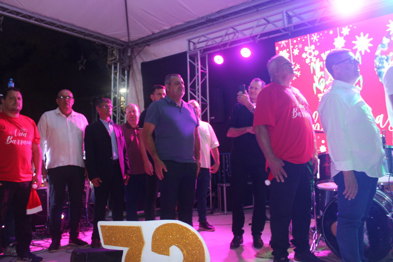 Barracão celebra 73 anos na Praça Clevelândia com acendimento das luzes de Natal 23 IMG 6622