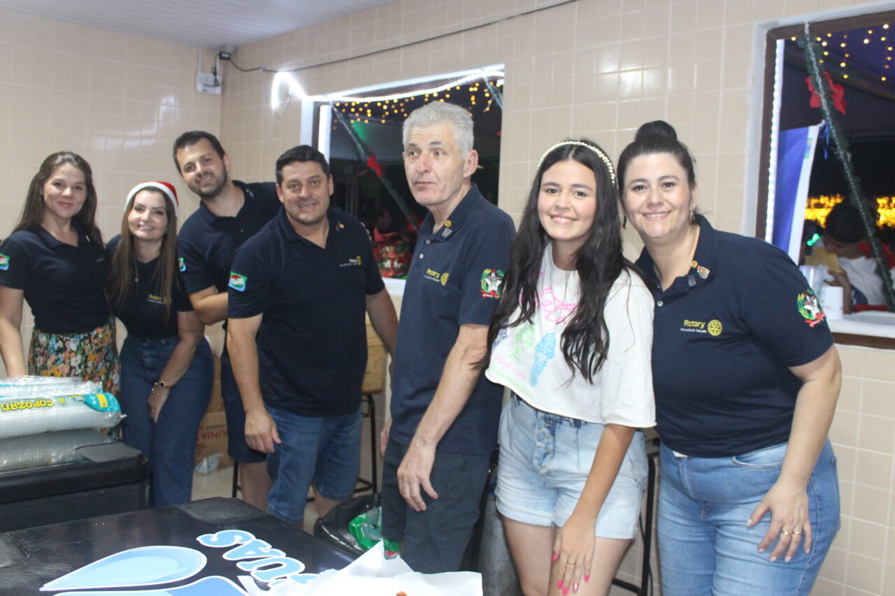 Barracão celebra 73 anos na Praça Clevelândia com acendimento das luzes de Natal 111 IMG 6652