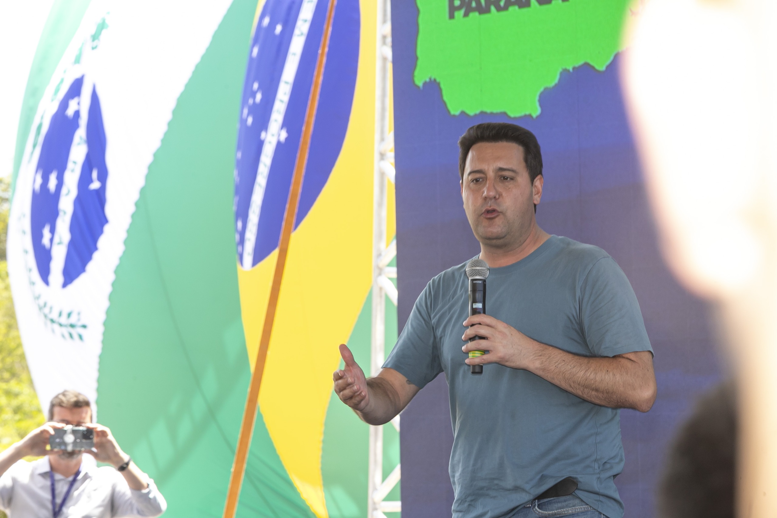 Ratinho Jr encerra 2025 como o governador mais bem avaliado do Brasil