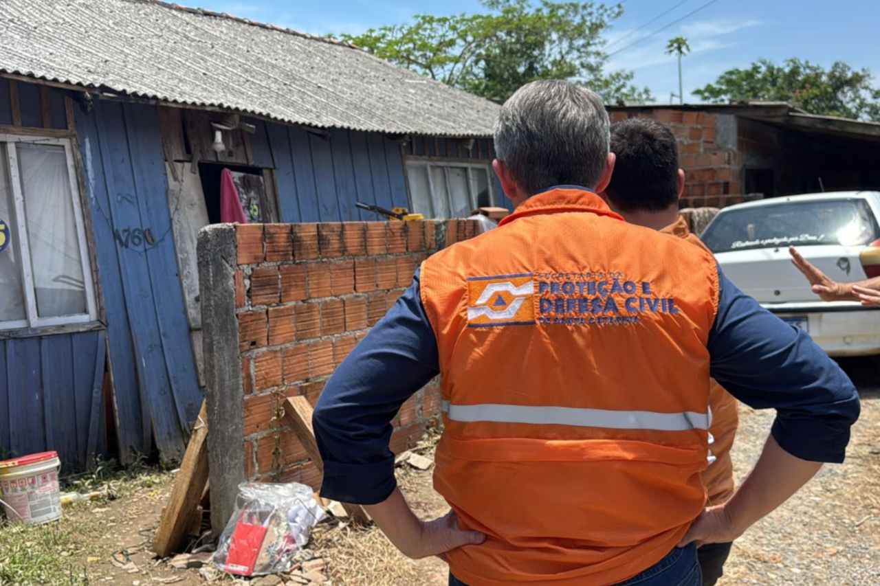 Lei sancionada em Santa Catarina permite que municípios compartilhem pessoal, equipamentos e apoio logístico em situações de calamidade pública.