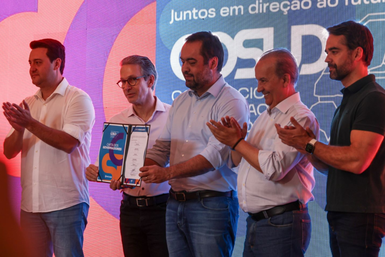 Jorginho Mello reforça autonomia dos estados, financiamento contínuo e integração das polícias durante encontro do COSUD no Rio de Janeiro para fortalecer o combate ao crime organizado.