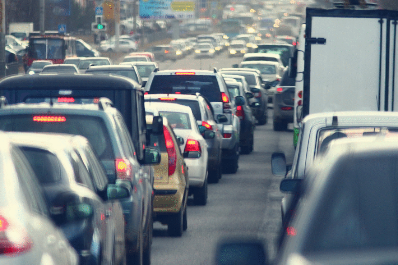 IPVA 2026 terá alíquota reduzida para 1,9% e desconto adicional de 6% para pagamento à vista, garantindo economia de até 49% aos contribuintes paranaenses.