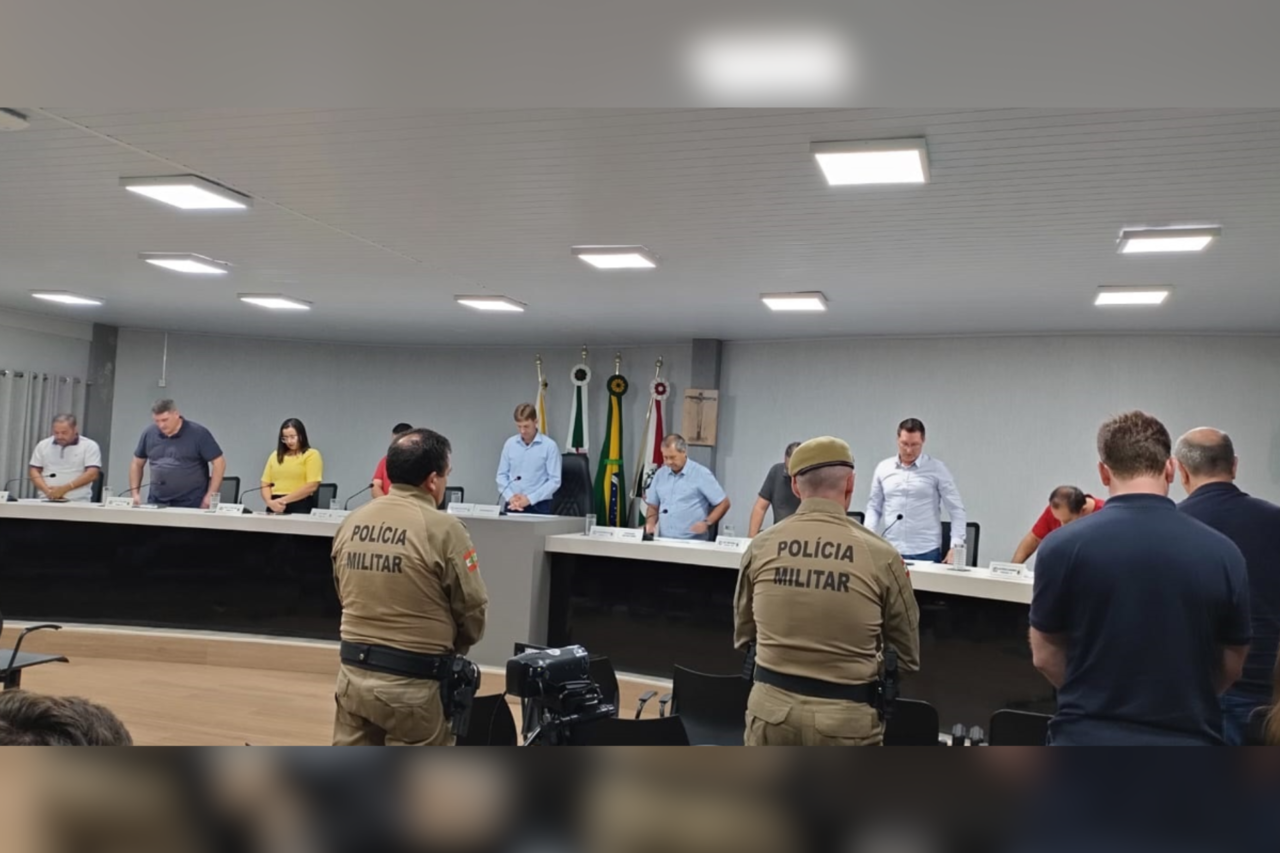 Projetos estratégicos marcam sessão da Câmara de Dionísio Cerqueira 3 Aprovação da LOA, apoio ao 36º Batalhão da PM e reconhecimento de entidades comunitárias destacam penúltima sessão do ano