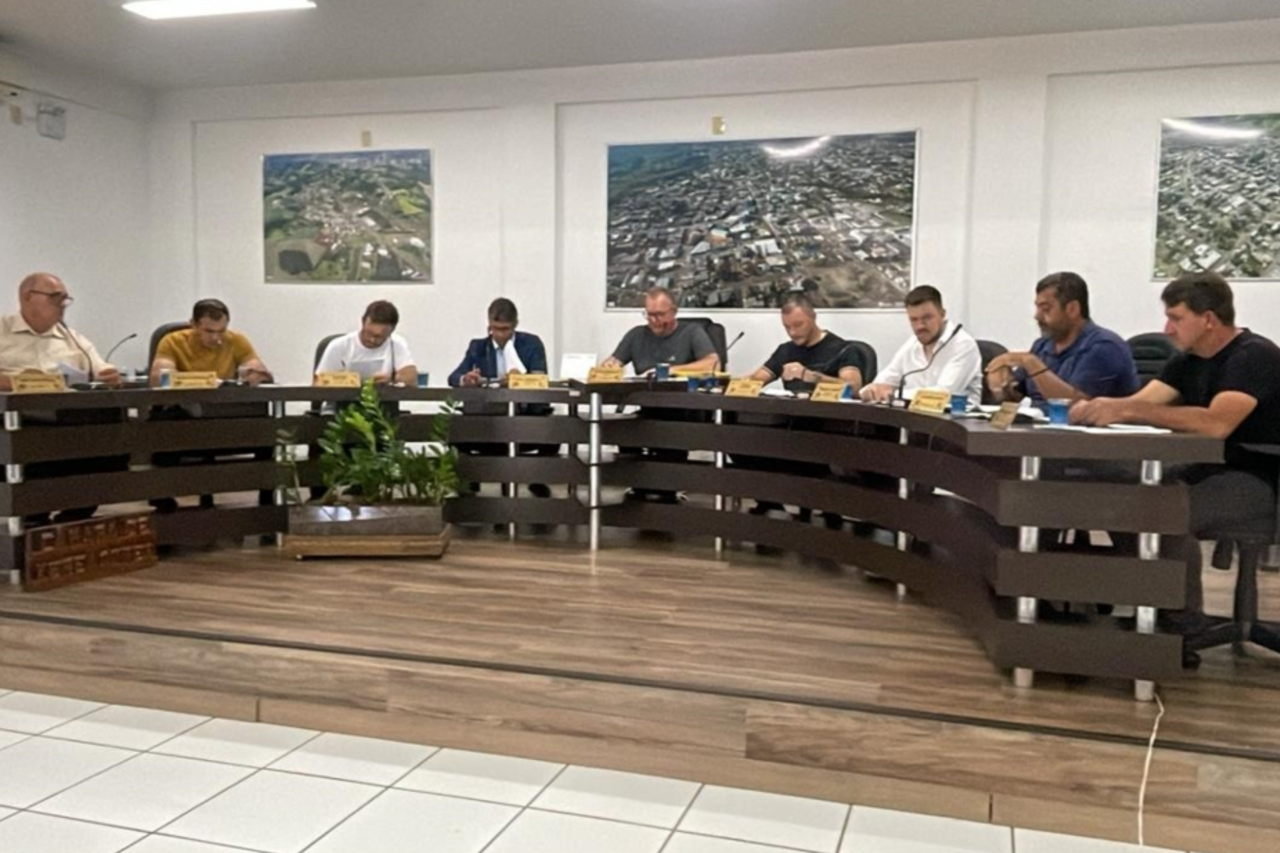 Câmara de Barracão encerra o ano com aprovação de projetos estratégicos e avanços na Saúde 11 Sessão extraordinária e última ordinária de 2025 garantem recursos para pavimentação urbana, ajustes no Plano Diretor e melhorias para servidores municipais