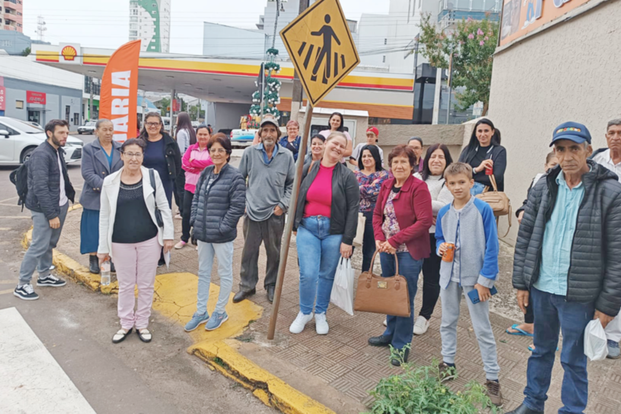 Dionísio Cerqueira realiza mutirão de tomografias e encaminha 40 pacientes para exames especializados 10 A Secretaria de Saúde de Dionísio Cerqueira realizou um mutirão e encaminhou pacientes à clínica de Frederico Westphalen para realização de exames