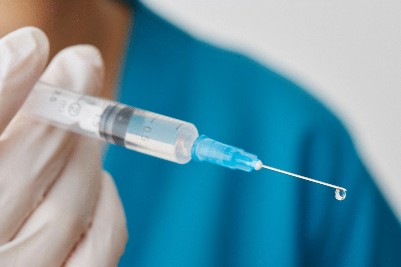 Butantan aposta em RNA mensageiro para modernizar vacinação contra a raiva 3 Instituto Butantan fecha acordo com empresa dos EUA para avançar em vacina de mRNA contra a raiva; tecnologia poderá permitir aplicação em dose única.