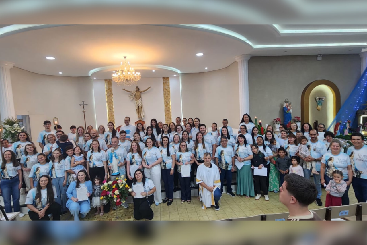 Paróquia de Barracão realiza consagração a Jesus por meio de Maria com a participação de fiéis da região 1 Paróquia Nossa Senhora Aparecida, em Barracão (PR), realiza consagração a Jesus por meio de Maria com 70 fiéis, após preparação baseada no método de São Luís Maria Grignion de Montfort