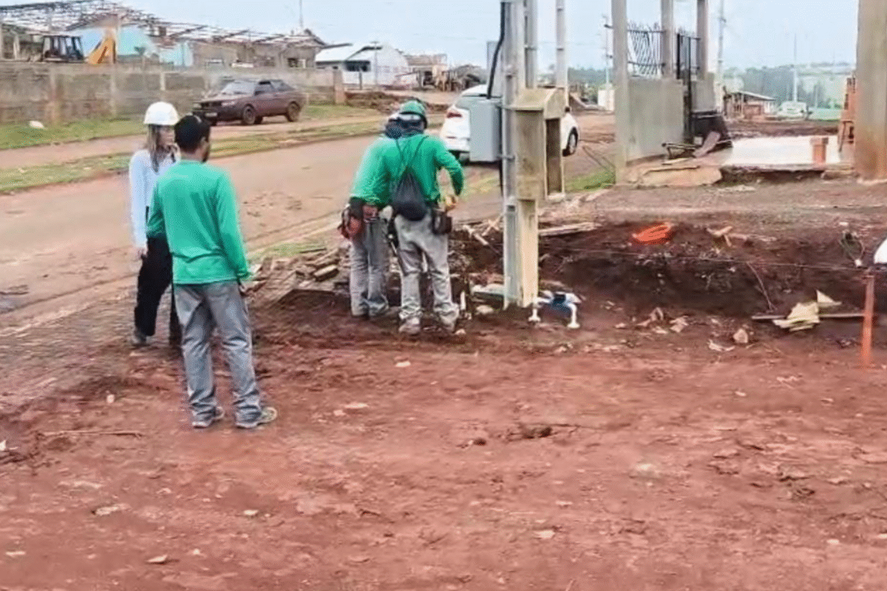 Obras das primeiras moradias para famílias afetadas pelo tornado começam em Rio Bonito do Iguaçu; investimento estadual chega a R$ 44 milhões.
