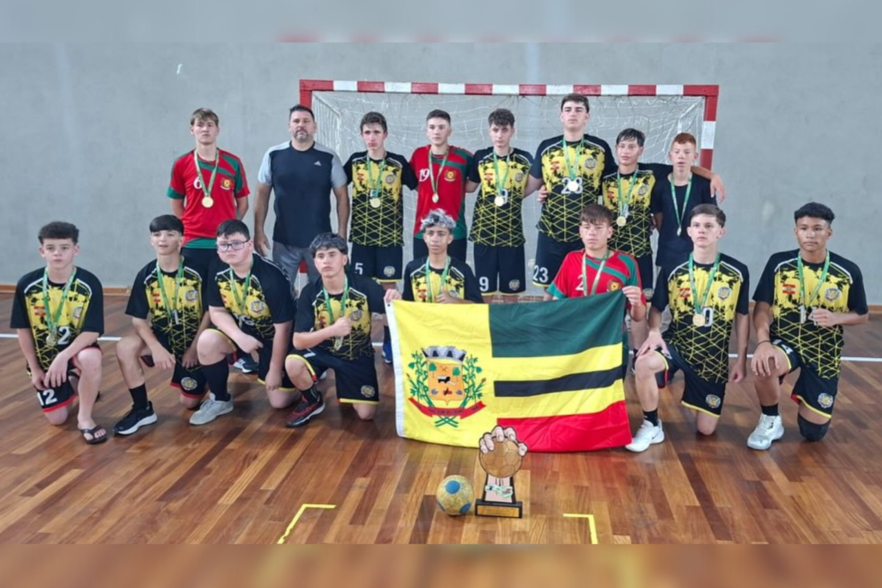 Handebol de São José do Cedro brilha nas finais da Liga Catarinense 4 As equipes feminina e masculina representaram o município com excelência entre os dias 5 e 7 de dezembro, em Blumenau e Mafra