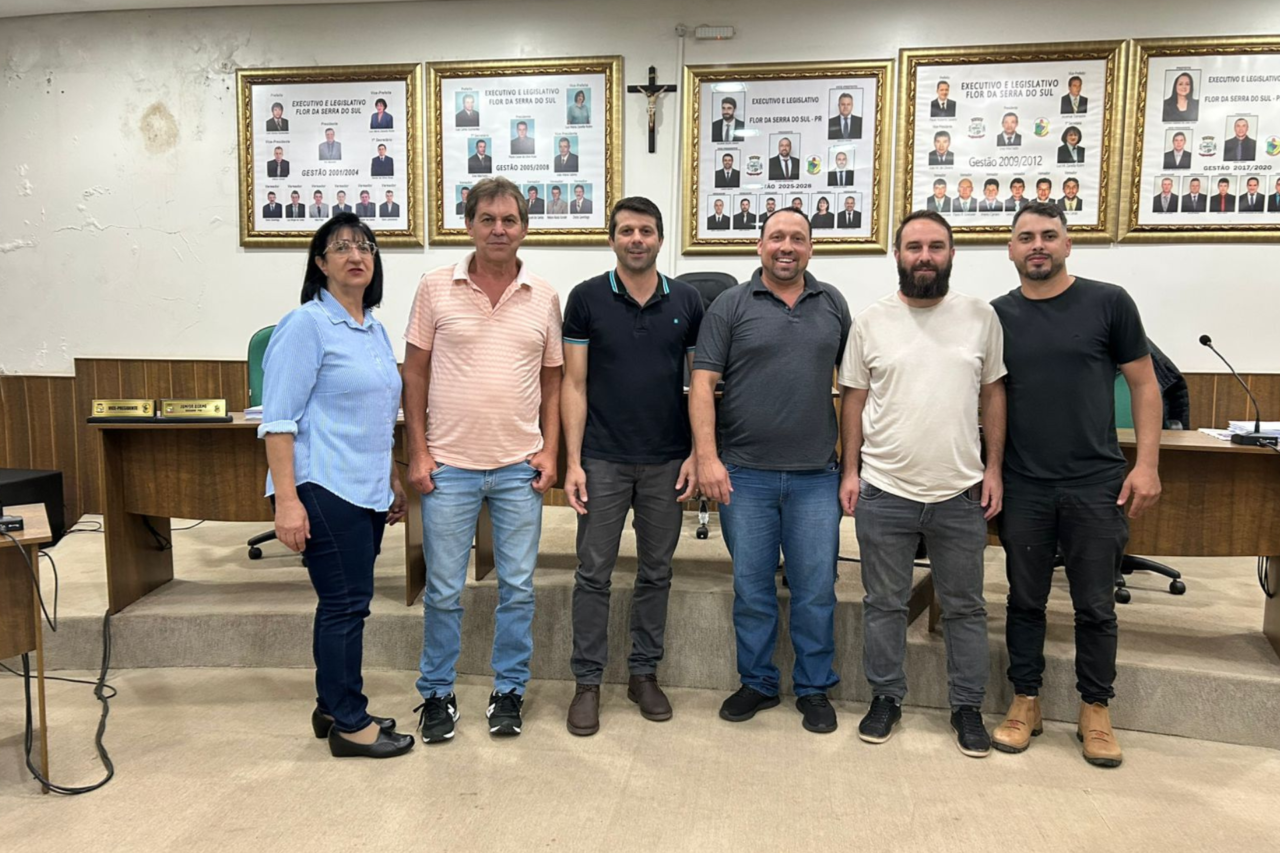 Junior Berno é eleito presidente da Câmara de Flor da Serra do Sul para 2026 5 Legislativo encerra 2025 com economia recorde de R$ 1,2 milhão devolvidos ao Executivo e selo ouro em transparência