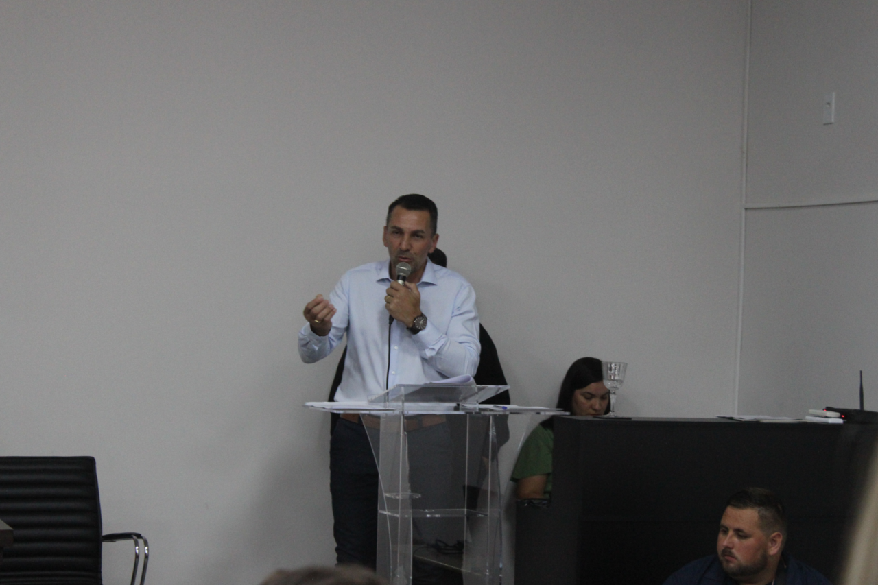 Sessão solene da Câmara de Dionísio Cerqueira concedeu nove Moções de Aplausos a pessoas, empresas e entidades com serviços relevantes prestados à comunidade