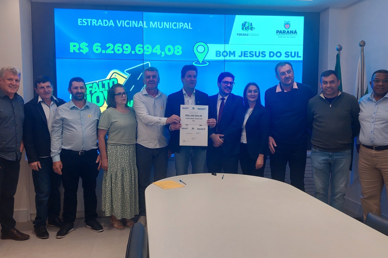 Além dos R$ 6.269.694,00, destinados à pavimentação nas comunidades, Linha Santa Fé, Lajeado Grande e Esquina Firmino, o município recebeu um veículo