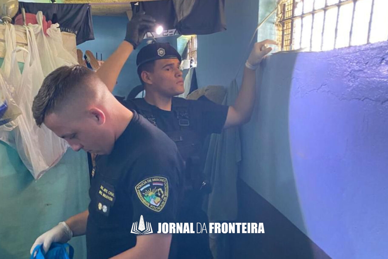 Um policial argentino foi preso na manhã desta quinta-feira, suspeito de envolvimento no caso da fuga dos detentos da delegacia de Bernardo de Irigoyen