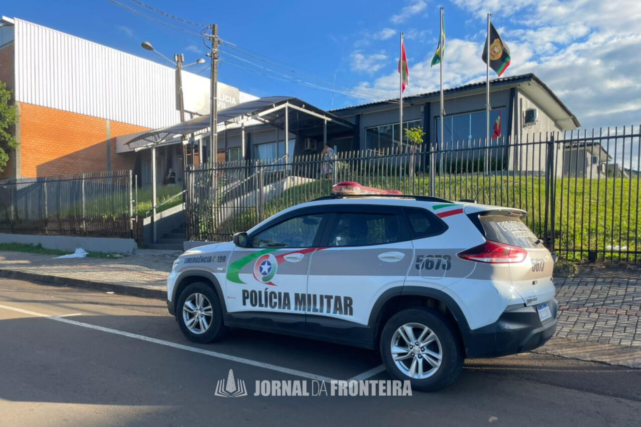 Idoso é preso após atacar enteada com golpes de facão, em Dionísio Cerqueira 1 h756