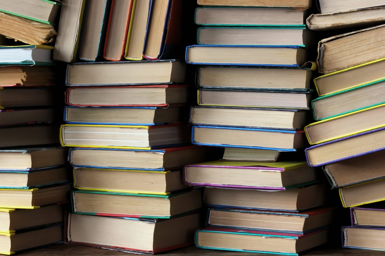 8 livros que moldaram filmes cult e redefiniram a cultura cinematográfica