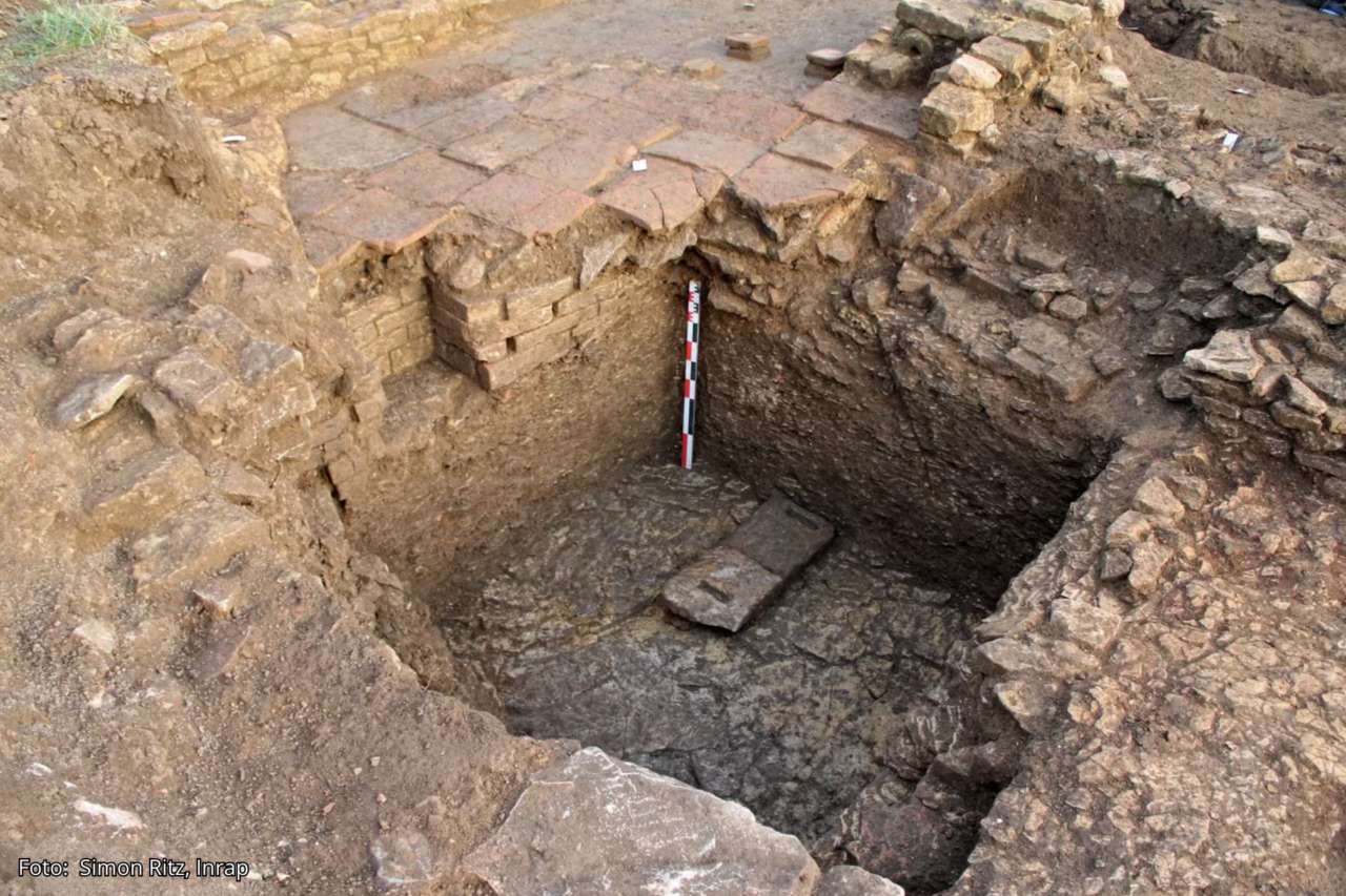 Tesouro de 40 mil moedas romanas é encontrado em jarros de 1.800 anos na França