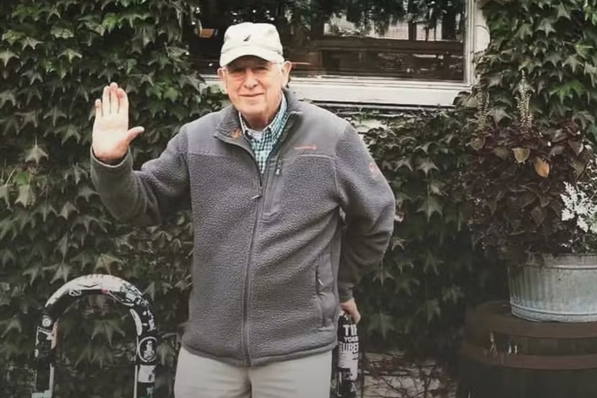 Homem registra cada livro que leu em 60 anos e deixa legado com 3.599 obras