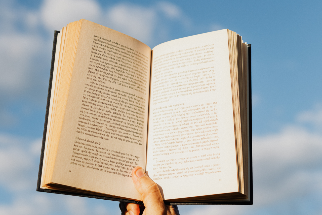 4 livros ideais para ler nas férias e transformar seu descanso em boas histórias