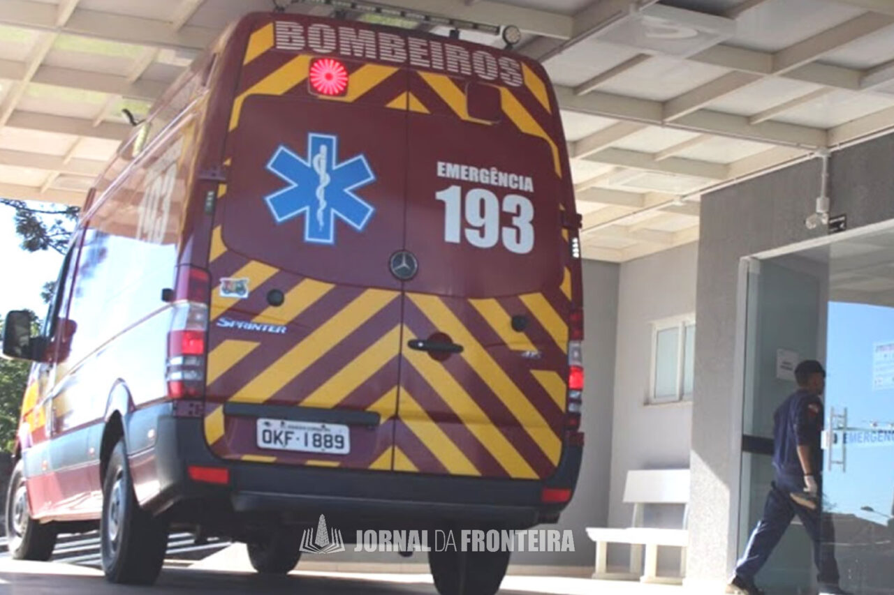 Motociclista é socorrido pelos Bombeiros após sofrer queda no centro de Dionísio Cerqueira 4 jky7