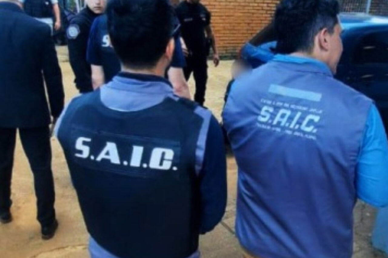 Um policial argentino foi preso na manhã desta quinta-feira, suspeito de envolvimento no caso da fuga dos detentos da delegacia de Bernardo de Irigoyen